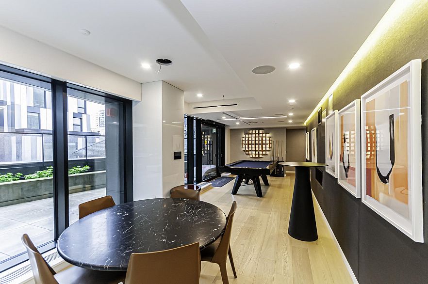 606 889 Pacific Street