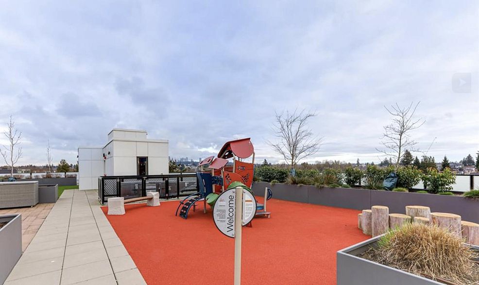 206 4933 Clarendon Street