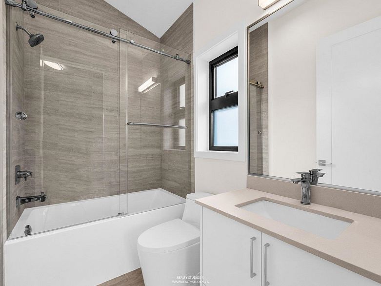 2 4257 Knight Street