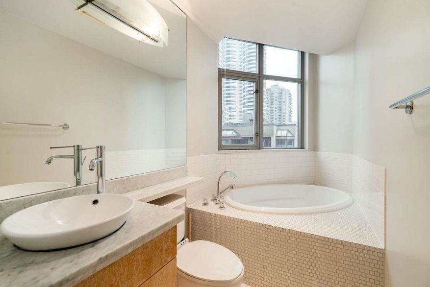 706 1050 Smithe Street