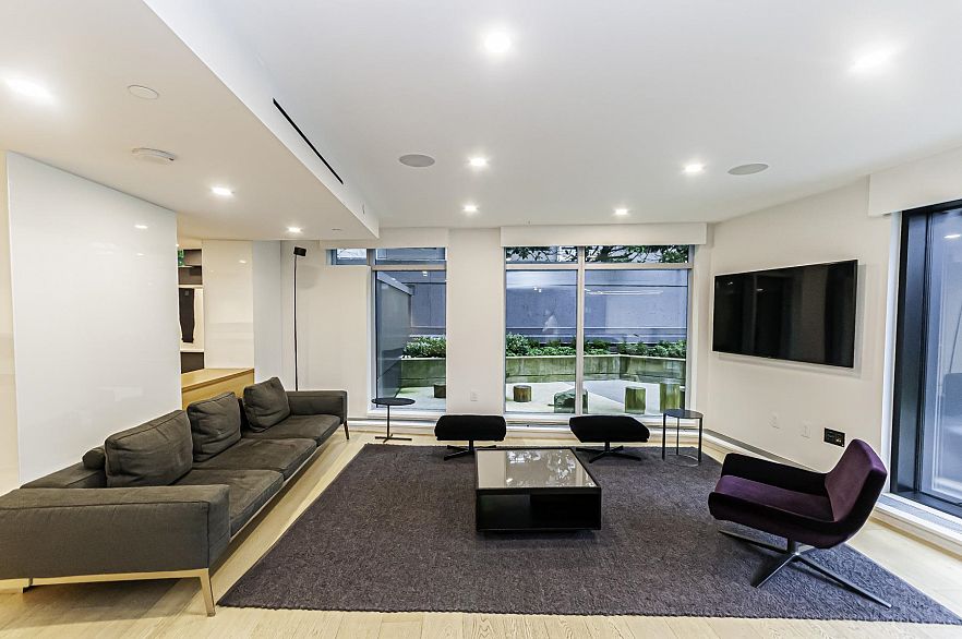 606 889 Pacific Street