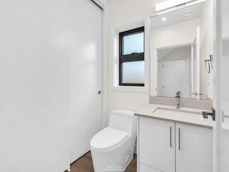 2 4257 Knight Street