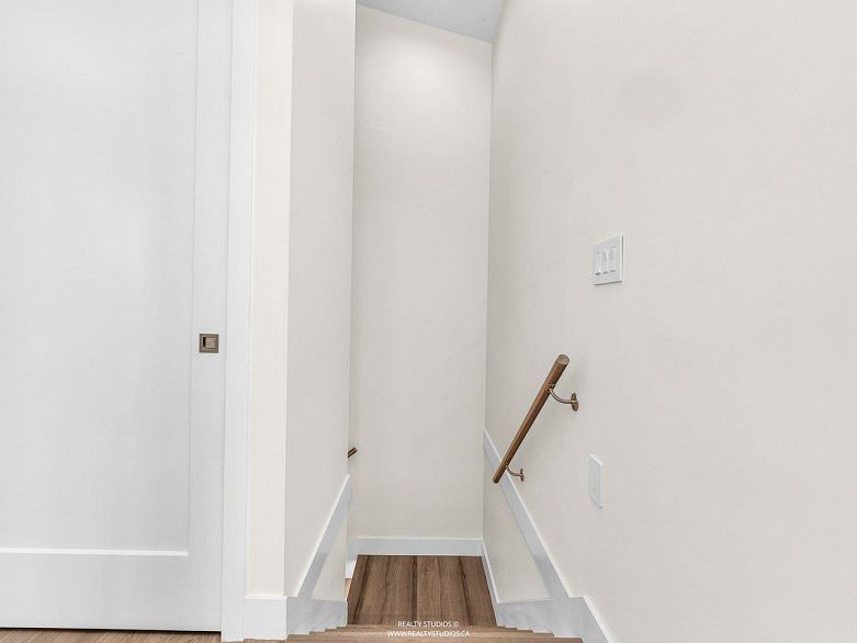 2 4257 Knight Street