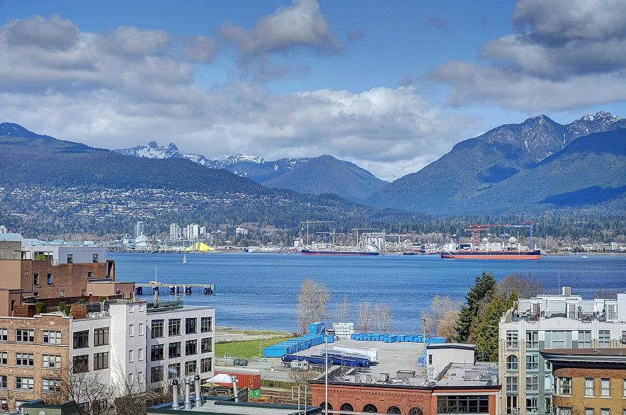 806 22 E Cordova Street