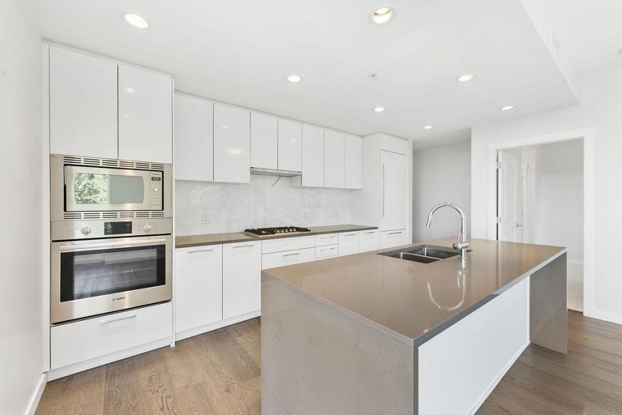 1208 3487 Binning Road