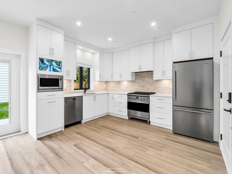 2 4257 Knight Street