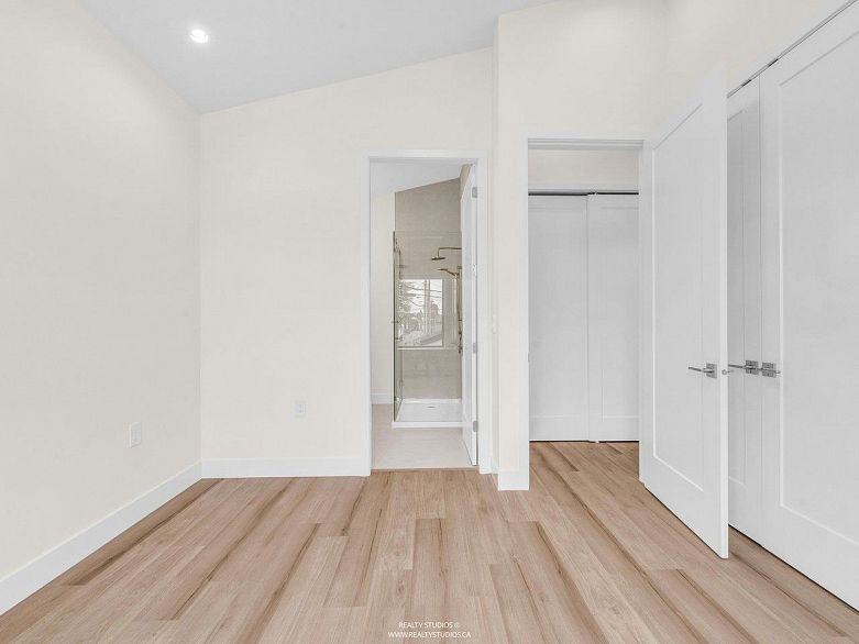 2 4257 Knight Street