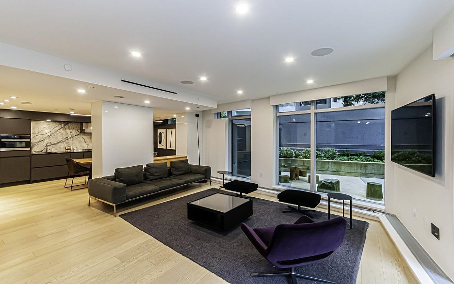 606 889 Pacific Street