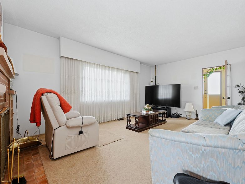 3690 Dundas Street