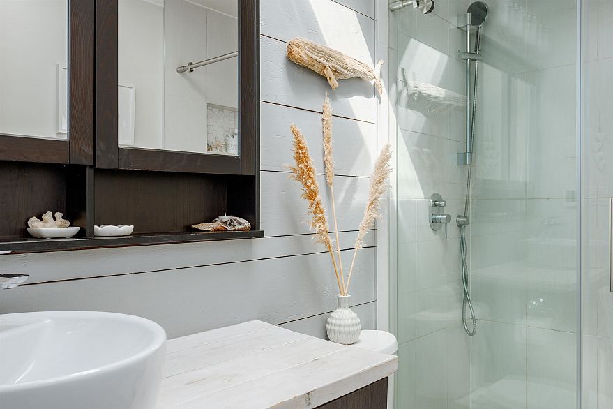 21 1182 W 7th Avenue