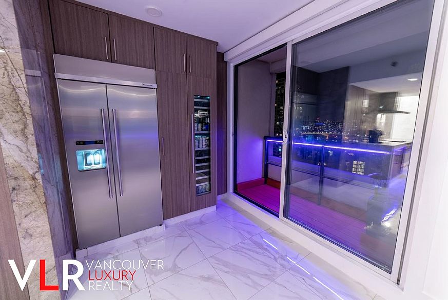 PH 199 DRAKE STREET, Vancouver BC V6Z 2Y8