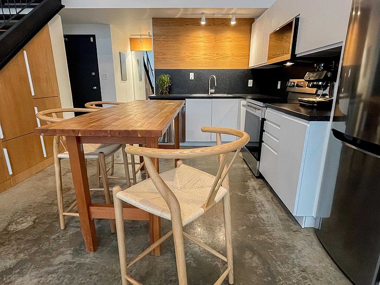 203 234 E 5th Avenue