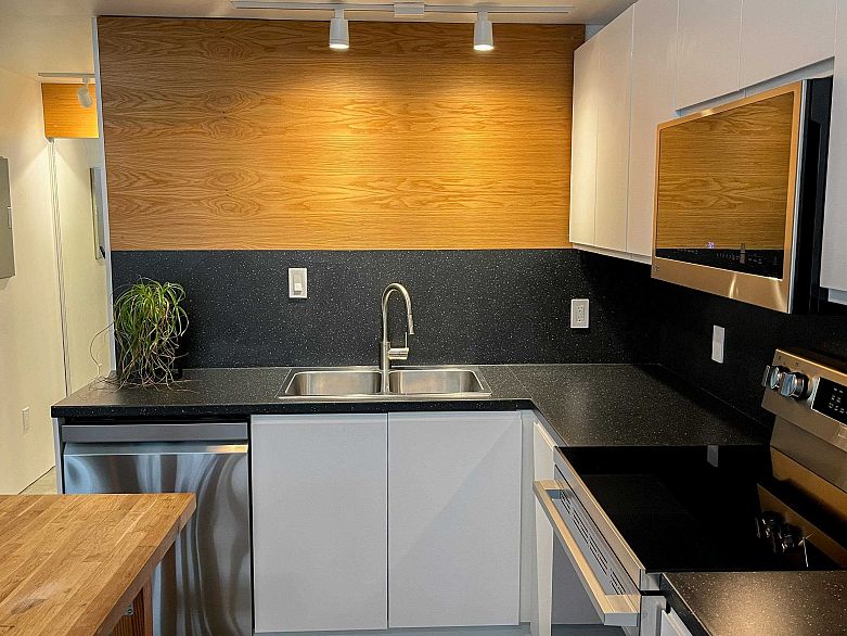 203 234 E 5th Avenue