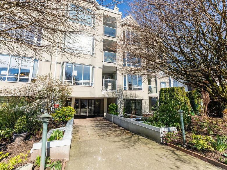 102 2195 W 5th Avenue