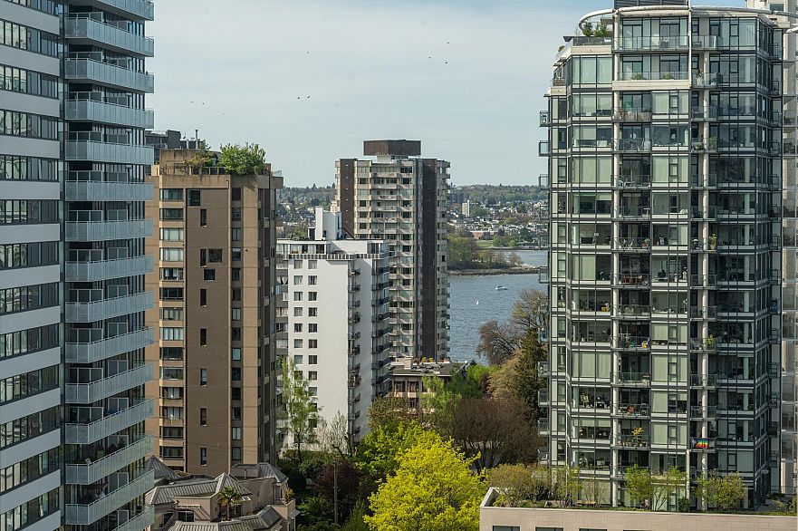 1806 1725 Pendrell Street