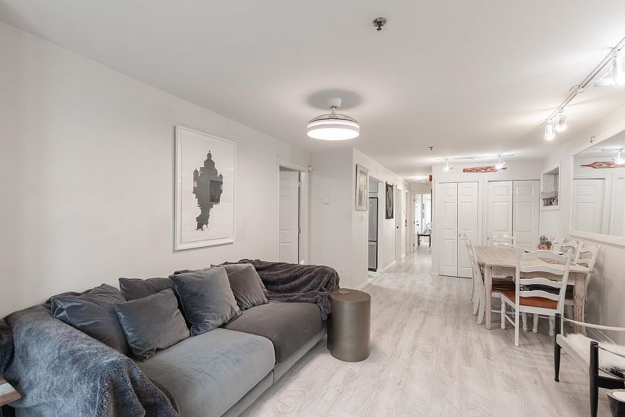 1 451 E Pender Street