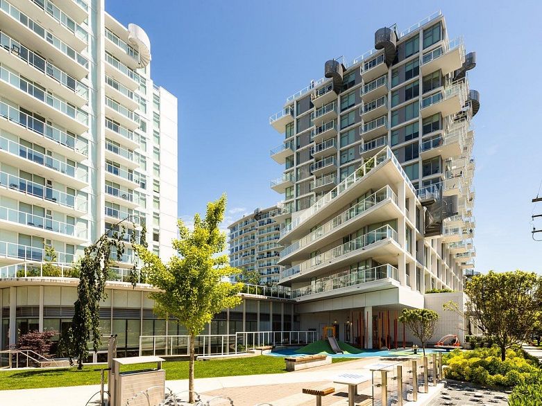 1106 2221 E 30th Avenue