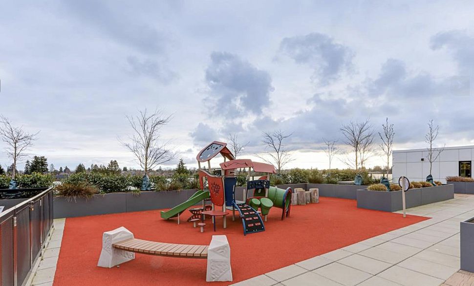 206 4933 Clarendon Street