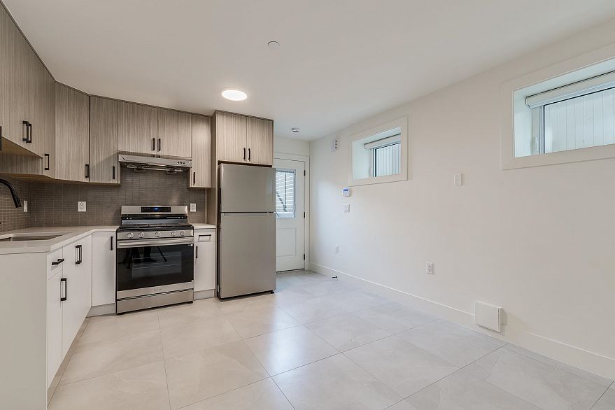 1 2263 E 35th Avenue