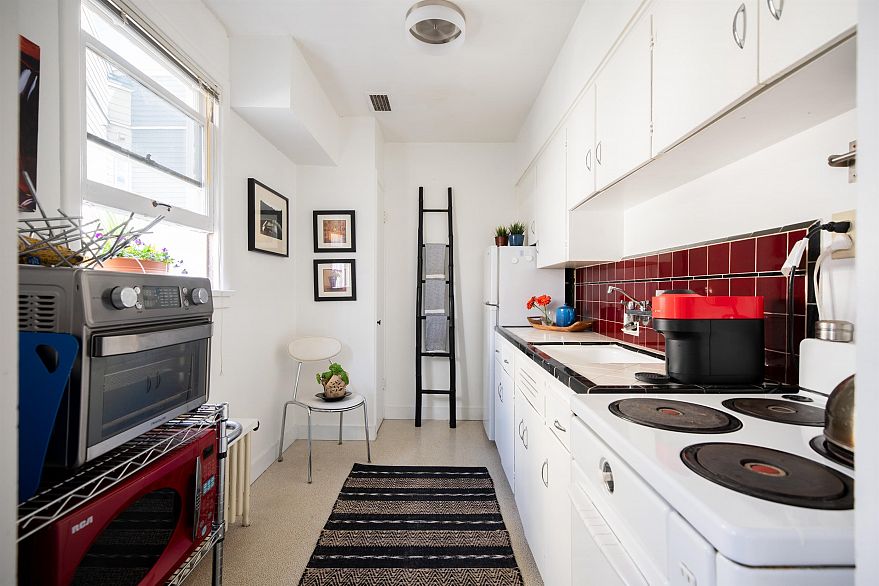 303 1565 Burnaby Street