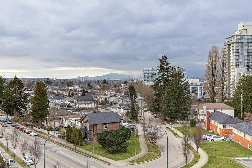 206 4933 Clarendon Street