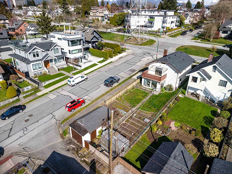 3690 Dundas Street