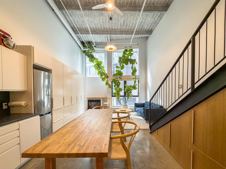 203 234 E 5th Avenue