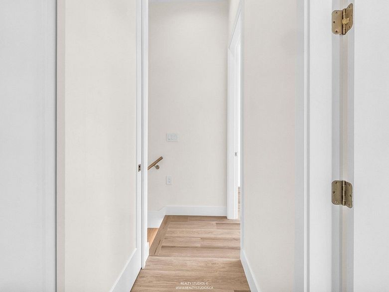 2 4257 Knight Street