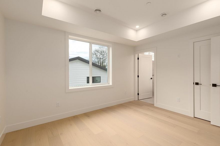 2 3508 E Pender Street