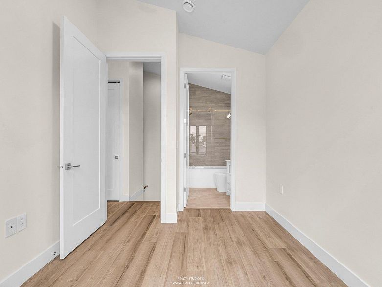 2 4257 Knight Street