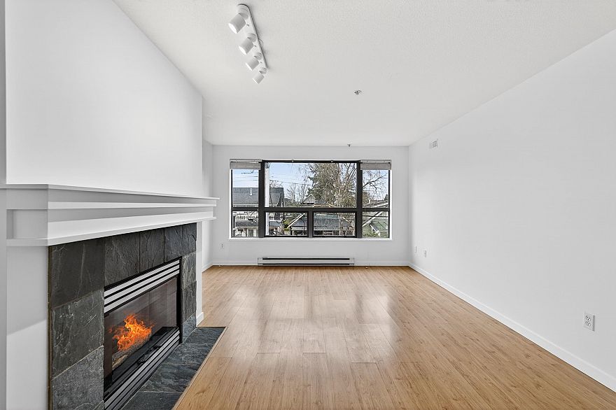 307 3161 W 4th Avenue