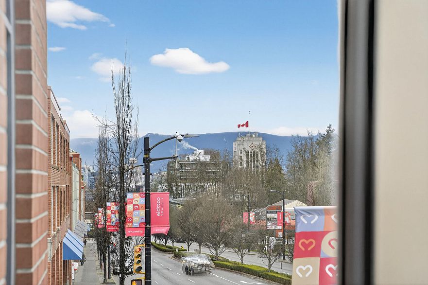 207 3228 Tupper Street