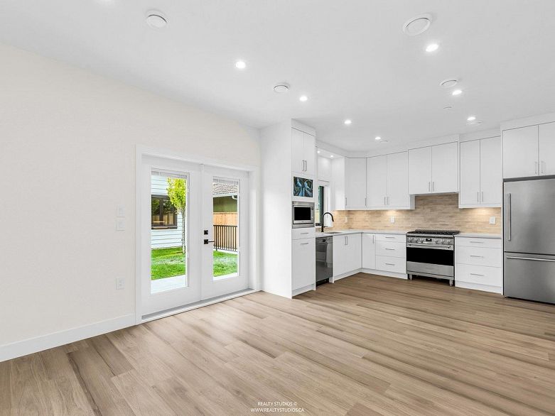 2 4257 Knight Street