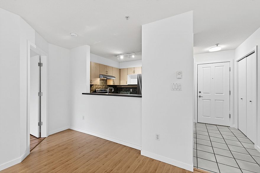 307 3161 W 4th Avenue