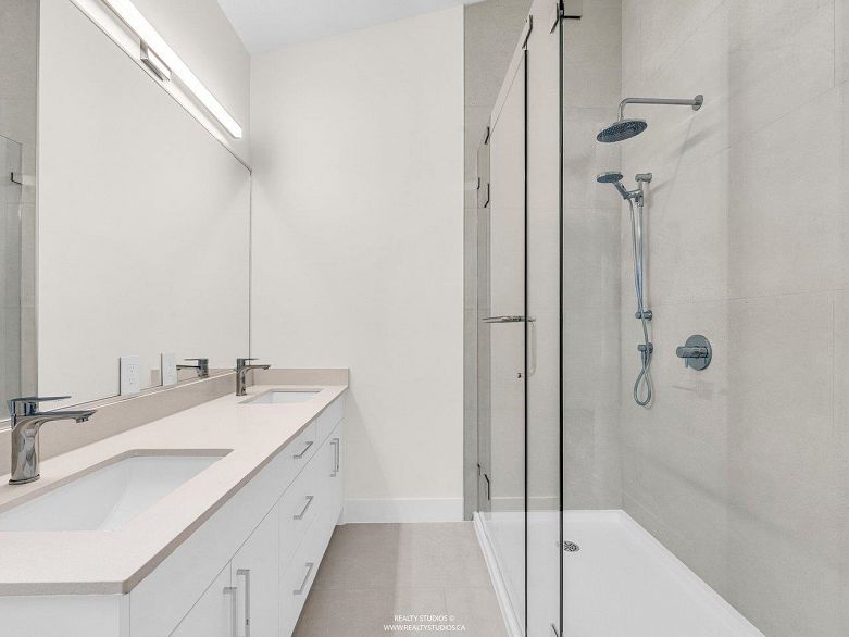 2 4257 Knight Street