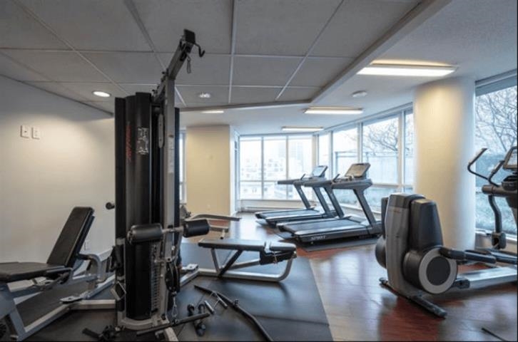 1802 833 Seymour Street