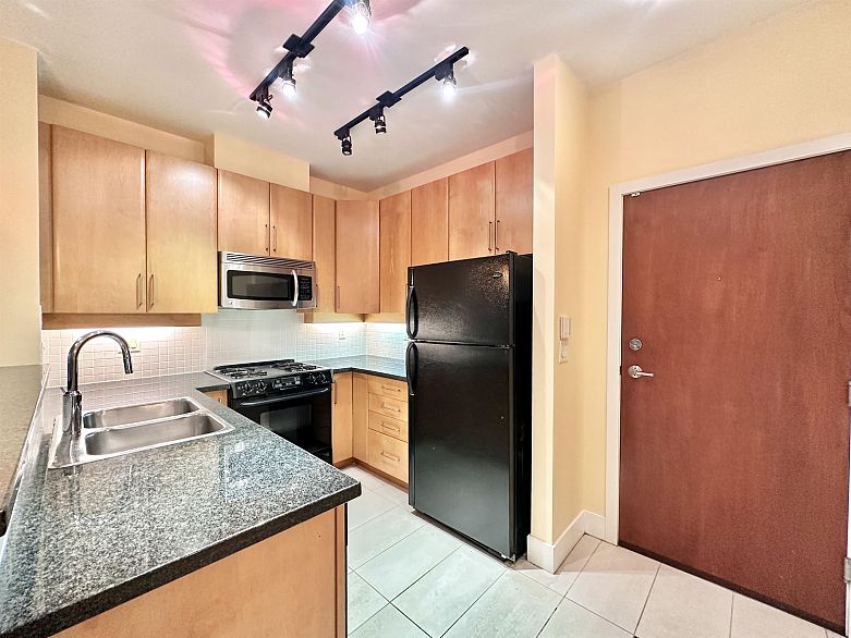 304 2655 CRANBERRY, Vancouver BC V6K 4V5