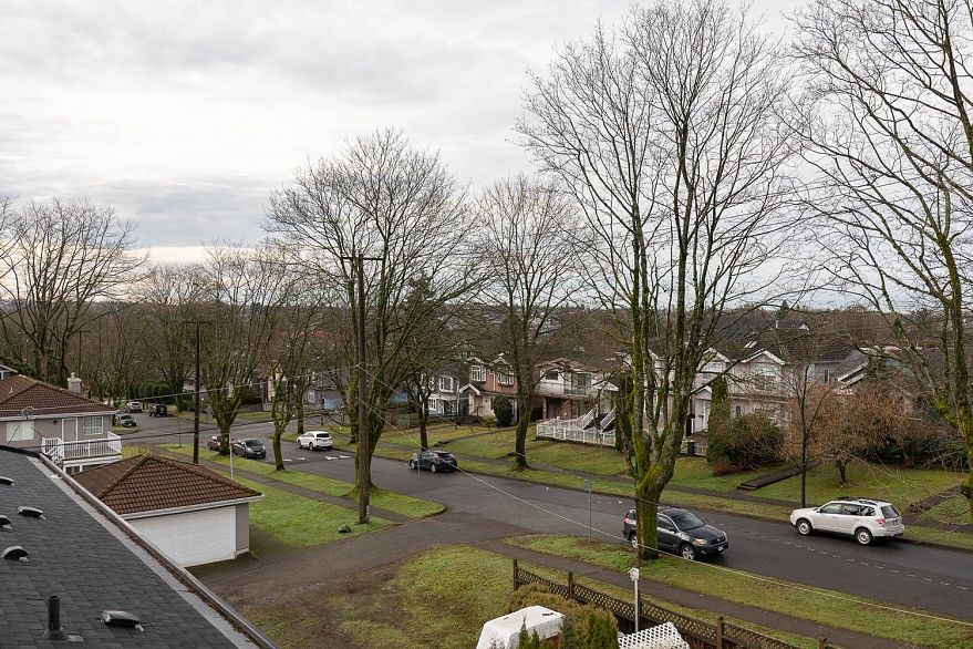 2 3508 E Pender Street