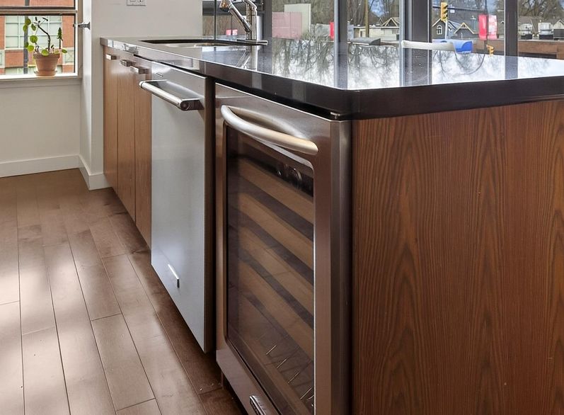 207 3228 Tupper Street