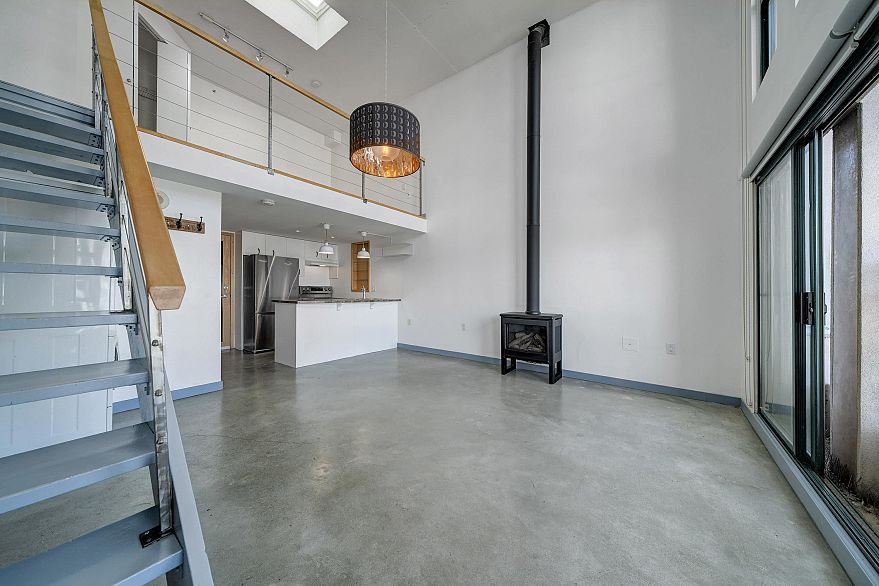 806 22 E Cordova Street