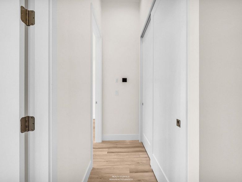 2 4257 Knight Street