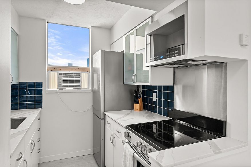 806 1250 Burnaby Street