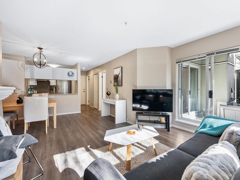 102 2195 W 5th Avenue