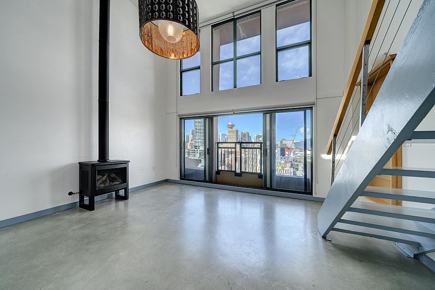 806 22 E Cordova Street