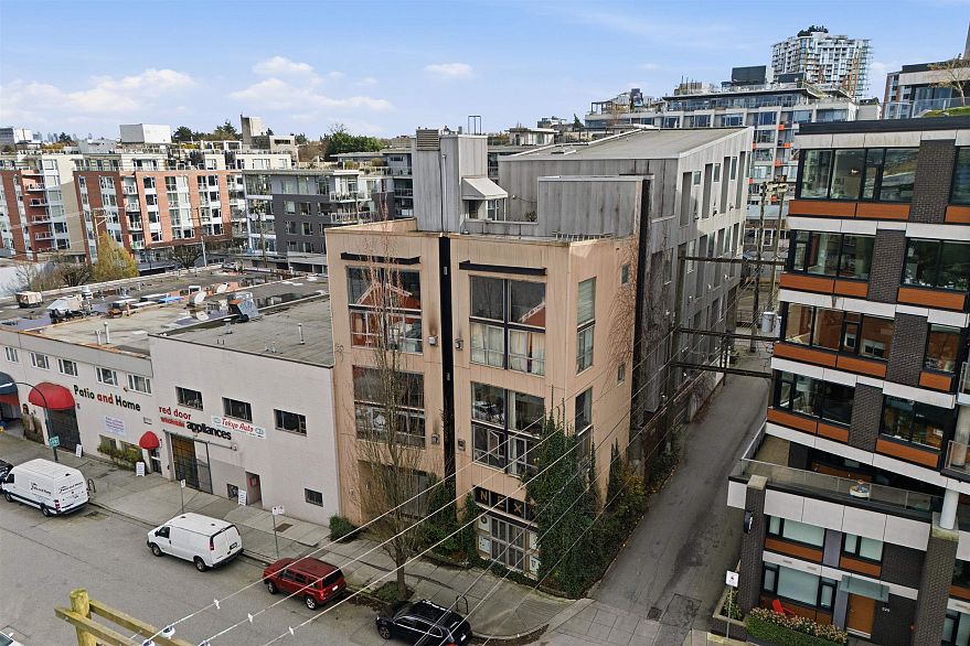 203 234 E 5th Avenue