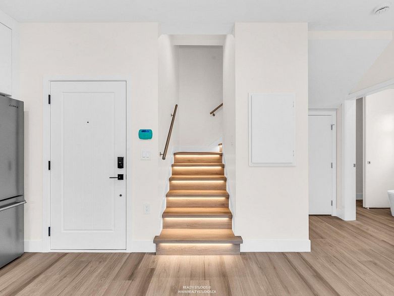 2 4257 Knight Street