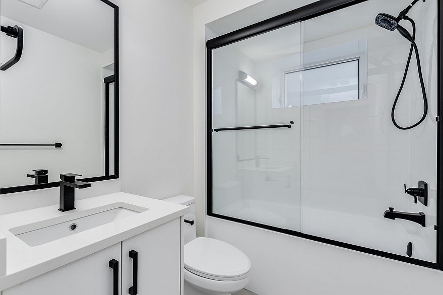 1 2263 E 35th Avenue