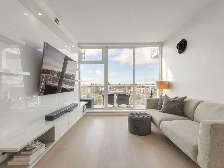 1106 2221 E 30th Avenue