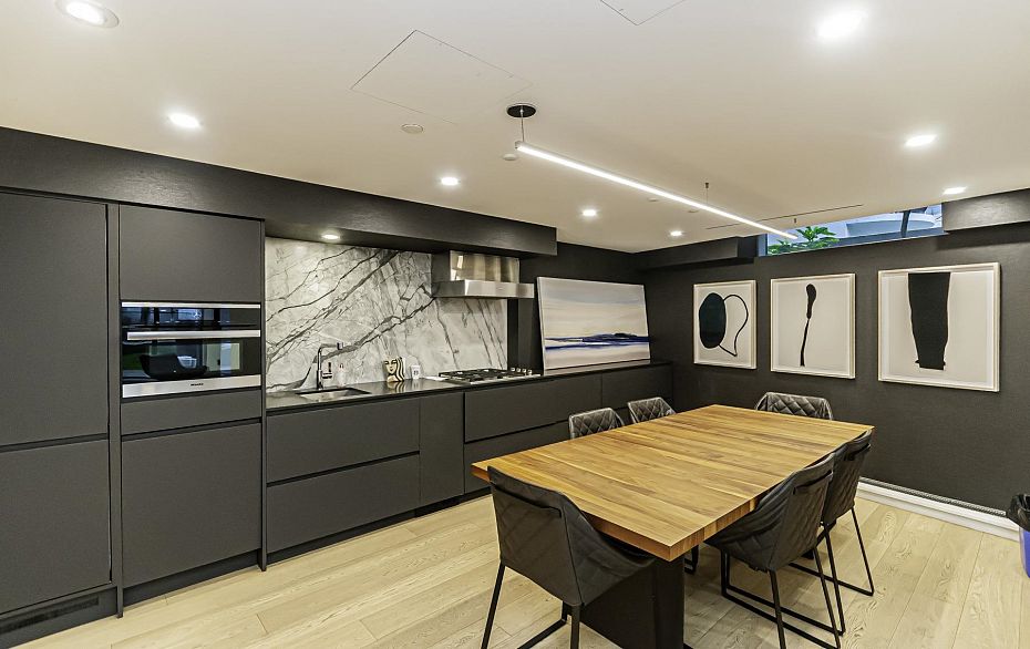 606 889 Pacific Street