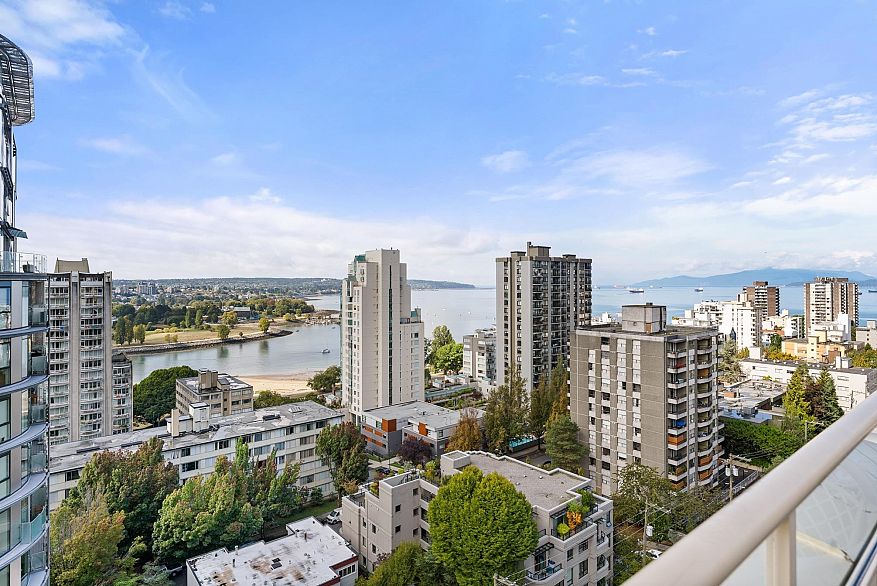 806 1250 Burnaby Street